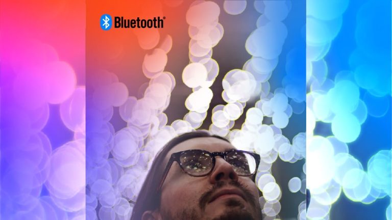 Bluetooth 6.1 lève le voile sur une confidentialité inédite  
Le Bluetooth Special Interest Group (SIG) vient d’annoncer la sortie de Bluetooth 6.1, une mise à jour majeure du protocole sans fil, avec un calendrier de nouvelles versions semestriel. L’innovation la plus marquante de ce standard concerne la Randomized Resolvable Private Address (RPA), un mécanisme qui transforme la façon dont les appareils Bluetooth échangent leurs identifiants.  
Traditionnellement, un accessoire Bluetooth présente une adresse MAC fixe ou change périodiquement selon un schéma prévisible, laissant la porte ouverte au suivi de vos déplacements par des scanners tiers. Grâce à la RPA, chaque appareil génère désormais une adresse totalement aléatoire et non corrélée aux précédentes :  
  
  Randomisation intelligente : les adresses changent de manière pseudo-aléatoire, rompant toute continuité exploitable par un observateur extérieur.  
  Résolution sécurisée : seules les stations maîtresses (smartphones, tablettes) autorisées peuvent réassocier ces adresses à un même accessoire, garantissant le maintien de la connexion.  
  Anti-tracking urbain : fini le pistage des casques, des montres ou des trackers dans les lieux publics, marchés et transports en commun.  


Une autonomie des périphériques enfin optimisée  
Bluetooth 6.1 n’améliore pas seulement la vie privée, il allège aussi la charge de travail des accessoires, leur épargnant la génération et la diffusion répétée d’adresses aléatoires. Désormais, c’est le terminal principal (votre smartphone ou votre tablette) qui prend en charge ce processus :  
  
  Transfert de la charge : l’algorithme de changement d’adresse s’exécute sur l’hôte Bluetooth, déchargeant le CPU et la batterie de l’accessoire.  
  Économie concrète : selon les premiers retours, les casques sans fil et montres connectées voient leur consommation baisser de 8 à 12 %, prolongeant l’autonomie de plusieurs heures.  
  Confort utilisateur : fini les recharges intempestives lors de sessions sportives ou de journées de télétravail prolongées.  


Vers une adoption côté Apple et iPhone 17  
Bien qu’Apple n’ait pas encore officialisé la compatibilité Bluetooth 6.1, la firme de Cupertino devrait l’intégrer dès la génération d’iPhone 17, mise sur le marché en septembre 2025. Les modèles antérieurs, dotés de Bluetooth 6.0, pourraient eux aussi recevoir partiellement certaines fonctionnalités par simple mise à jour firmware. À terme, l’écosystème Apple bénéficiera :  
  
  De casques AirPods plus discrets en termes de tracking grâce à la RPA ;  
  D’une recharge plus rare pour l’Apple Watch et les AirPods Pro ;  
  D’une intégration fluide avec Precision Finding et d’autres services reposant sur une faible latence.  


Rétrospective : les acquis de Bluetooth 6.0  
Avant d’embrasser l’ère 6.1, souvenons-nous des avancées introduites avec Bluetooth 6.0, déployé en septembre 2024 :  
  
  Channel Sounding pour une localisation ultra-précise au centimètre près, à la base de la fonction Precision Finding pour les balises de proximité ;  
  Labilité réduite pour les applications audio et gaming, grâce à une gestion plus fine des canaux et du jitter ;  
  Performances plus stables dans les environnements encombrés par le Wi-Fi et autres interférences.  
  
Ces fondations permettent aujourd’hui d’ajouter la RPA et l’optimisation énergétique sans compromettre la qualité de service.

Un avenir semestriel pour Bluetooth  
Avec Bluetooth 6.1, le SIG inaugure un calendrier de mises à jour biannuel. Chaque nouvelle version cherchera à renforcer la confidentialité, l’efficacité énergétique et la qualité du signal. Les industriels de l’électronique grand public pourront ainsi planifier leurs cycles de développement et proposer régulièrement des correctifs sans attendre plusieurs années.

Impacts pour l’utilisateur final  
Pour les consommateurs, le passage à Bluetooth 6.1 se fera de manière transparente : une simple mise à jour logicielle du smartphone ou de la tablette, et tous les accessoires compatibles profiteront du gain d’autonomie et de la confidentialité accrue. Consultez les réglages Bluetooth de votre appareil pour vérifier la prise en charge et attendre patiemment le déploiement des firmwares 6.1 par les constructeurs.  
  
Bluetooth plus sûr, Bluetooth plus vert  
En conjuguant protection contre le pistage et économies d’énergie, Bluetooth 6.1 trace la voie d’une connectivité durable et respectueuse de la vie privée. Que vous soyez sportif, mélomane ou simplement soucieux de votre empreinte digitale, cette évolution majeure mérite toute votre attention.