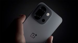 OnePlus 15 à 165 Hz vs Realme GT 8 Pro à 7000 nits : ces écrans vont vous scotcher !