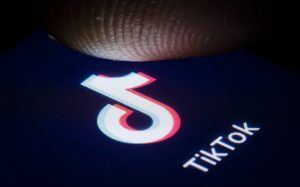 TikTok serre la vis : détection automatique des moins de 13 ans et suppressions massives en Europe — êtes‑vous concernés ?