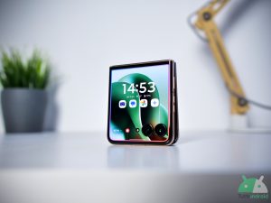 Motorola Razr 70 Ultra : la batterie grimpe à 5 000 mAh, mais attention aux grosses économies sur les specs