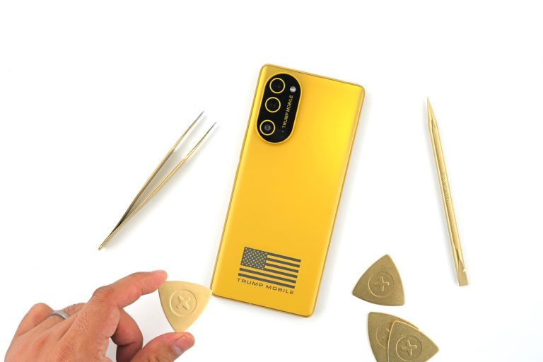 Trump Mobile dévoilé : l&rsquo;iFixit prouve que le T1 n’est qu’un HTC 2024 remaquillé — la supercherie en images