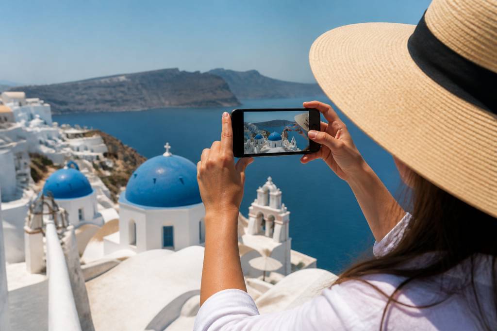 Archipel de Santorin : quel smartphone choisir pour réussir vos photos de voyage