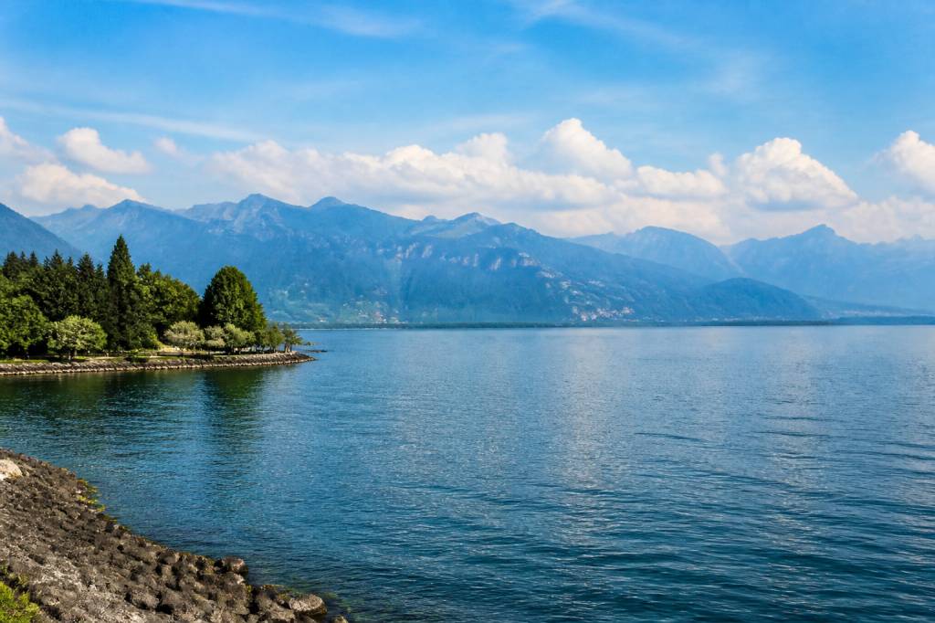 Carte lac leman : choisir la meilleure carte pour voyager autour du lac
